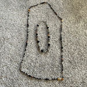 2/$12 jewelry Beautiful beaded necklace set